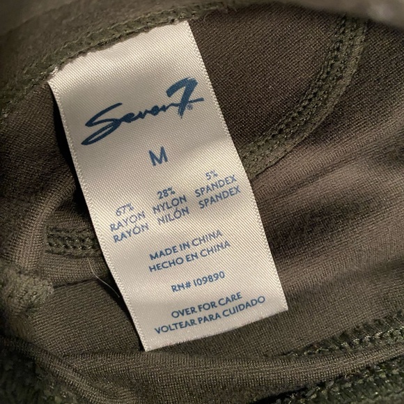 Army Green Leggings With Pockets by Seven7 🌿 - Picture 4 of 4